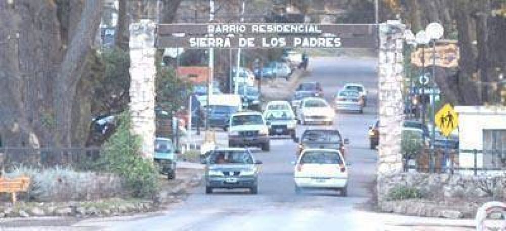 Vecinos de Sierra de los Padres se quejan por el estado de las calles