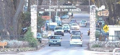 Vecinos de Sierra de los Padres se quejan por el estado de las calles