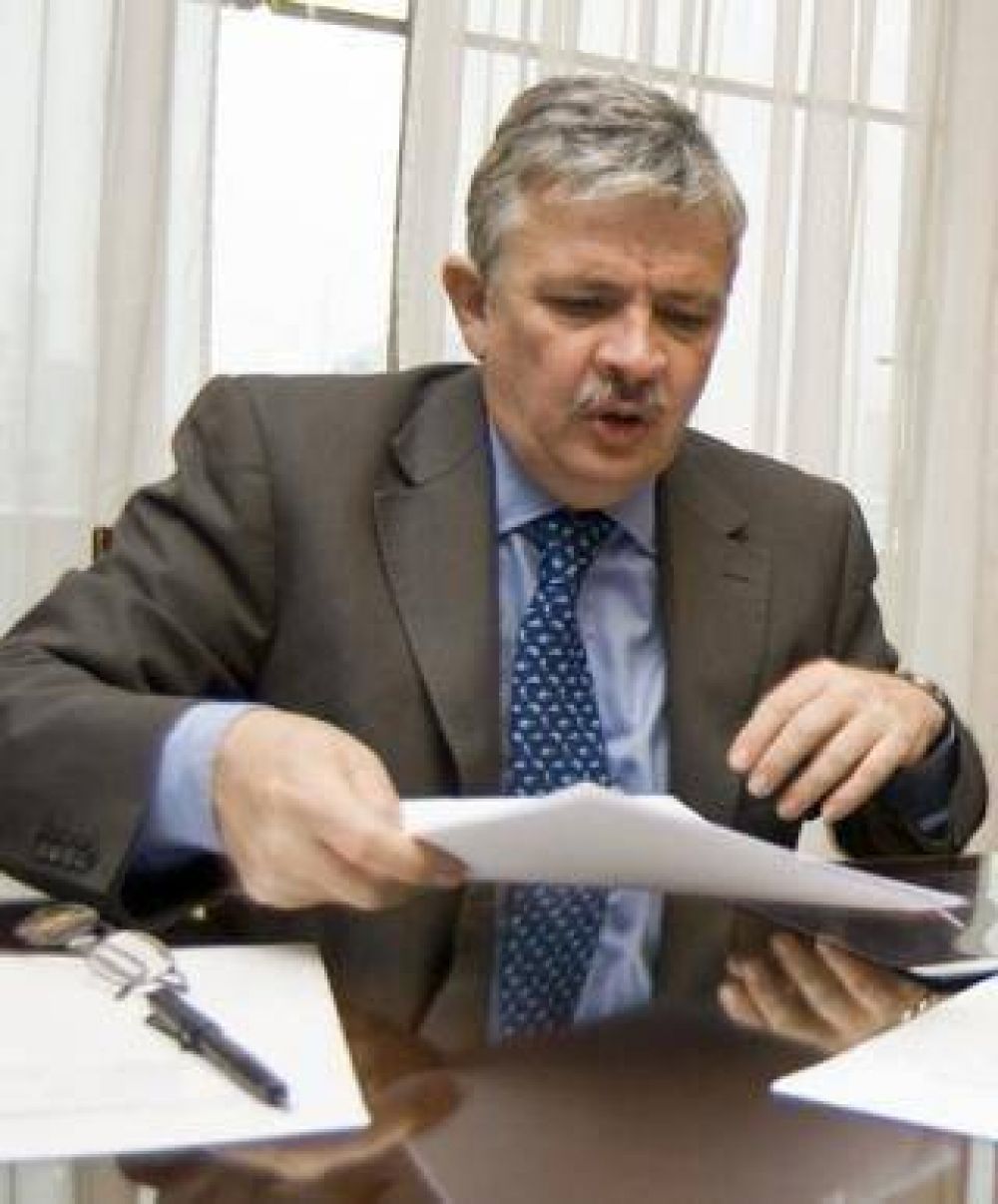 Ezeiza: Schiavi responsabiliz� a Aerol�neas y Recalde sigue sin aparecer