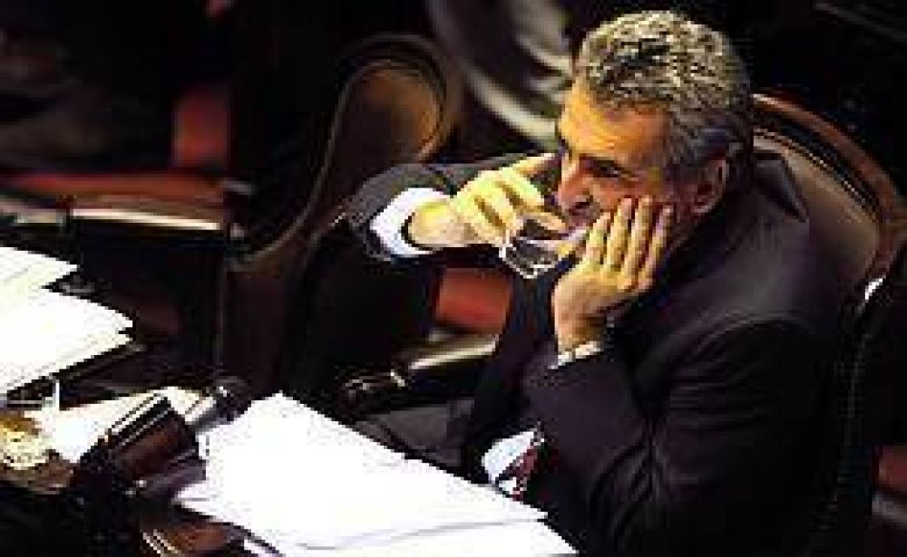 Rossi: "No podemos hablar de reelecci�n a una semana de muerte de Kirchner"