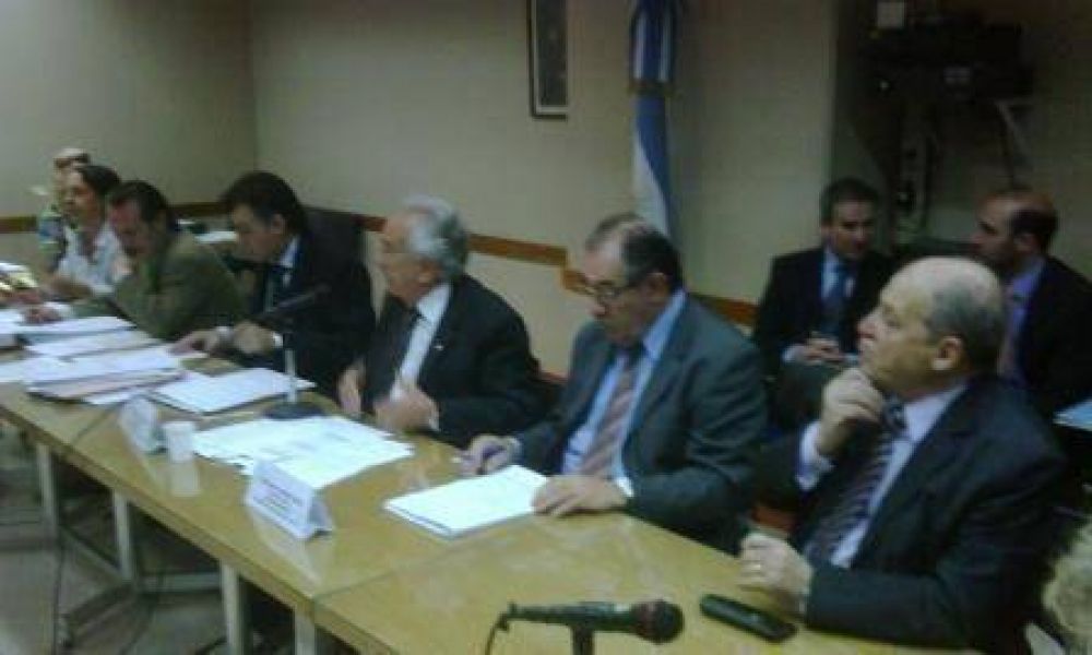 Proyecto para resarcir a ex trabajadores de YPF