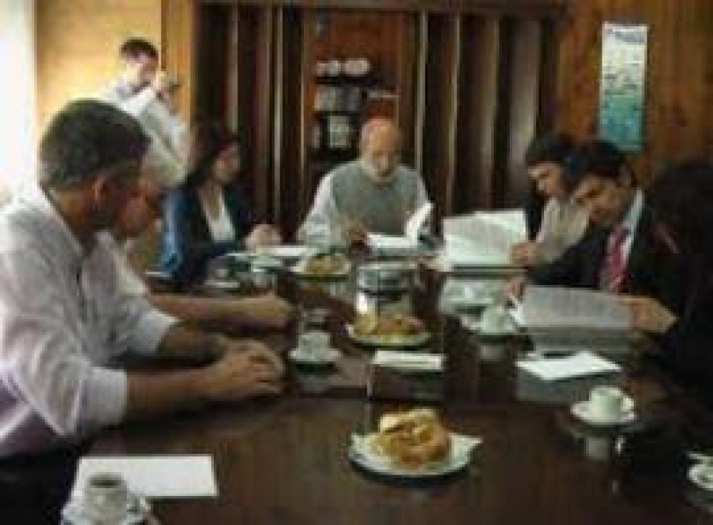 Pavimento 50 cuadras para Guamin�, Garr�, Casbas y Bonifacio