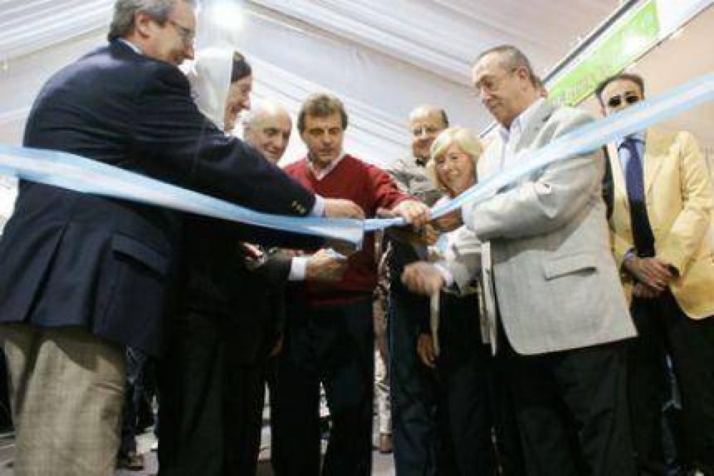 Inauguraron la VI Feria del Libro en la Plaza Mitre