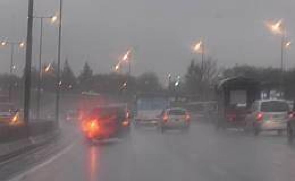 Ces� el alerta pero se esperan lluvias durante todo el d�a Lluvia y viento durante todo el d�a
