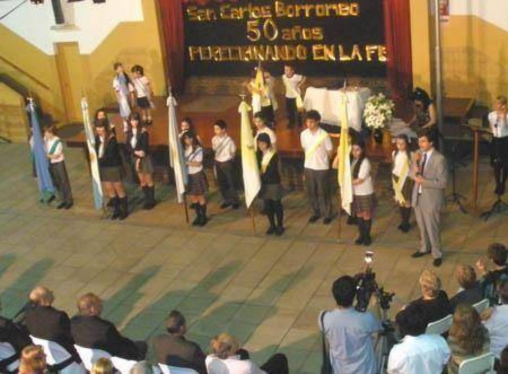 Ghi particip� del aniversario de dos escuelas de Mor�n