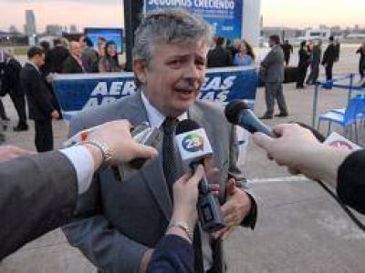 Ezeiza: Schiavi reconoci� que evalu� mal la programaci�n de los vuelos