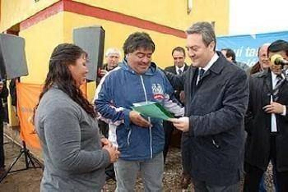 Pese a que son nuevas, las casas de Villa Esperanza II se inundan cada vez que llueve