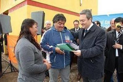 Pese a que son nuevas, las casas de Villa Esperanza II se inundan cada vez que llueve