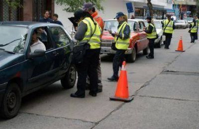Tr�nsito: 1600 infracciones y 19 retiros de licencias por cruzar en rojo, en lo que va del mes