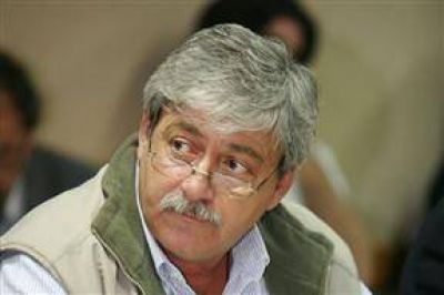 "Nos un�a el espanto", dijo Buzzi sobre las diferencias en la Comisi�n de Enlace