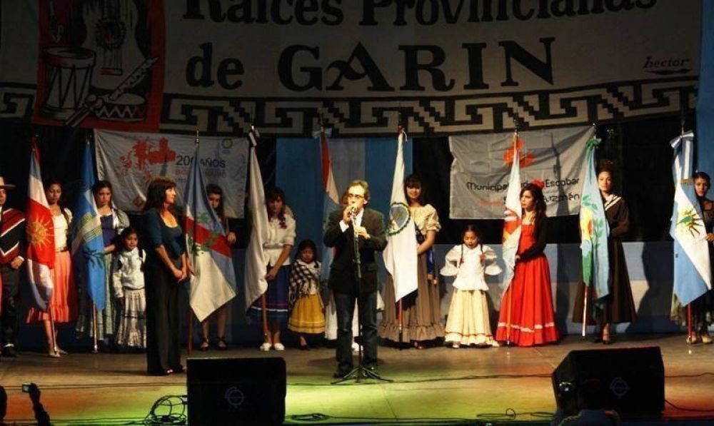 Escobar - SANDRO GUZMAN COMPARTIO LA NOCHE INAUGURAL DEL 6� ENCUENTRO DE RAICES PROVINCIANAS DE GARIN