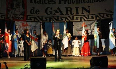 Escobar - SANDRO GUZMAN COMPARTIO LA NOCHE INAUGURAL DEL 6� ENCUENTRO DE RAICES PROVINCIANAS DE GARIN