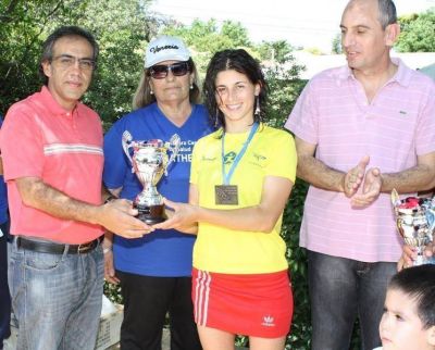 Escobar - EL INTENDENTE SANDRO GUZMAN ENTREGO TROFEOS A LOS PARTICIPANTES DE LA 6ta. MARATON CIUDAD DE MATHEU