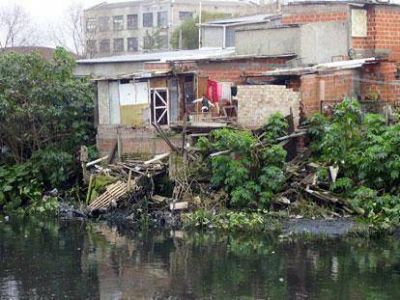 Intiman a la ACUMAR a relocalizar las villas de las m�rgenes del Riachuelo
