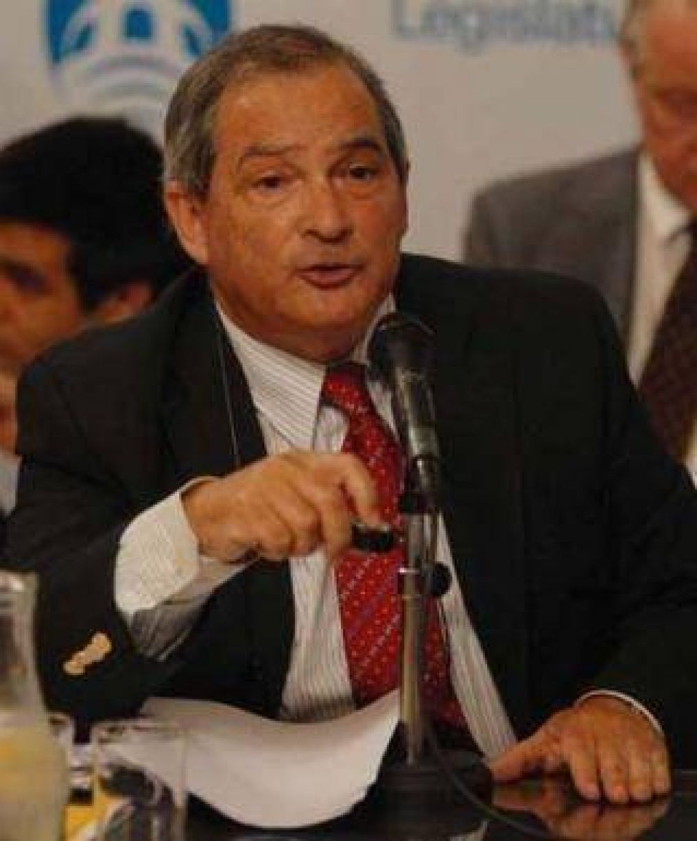 En medio de fuertes protestas, Lemus deber� presentarse en la Legislatura