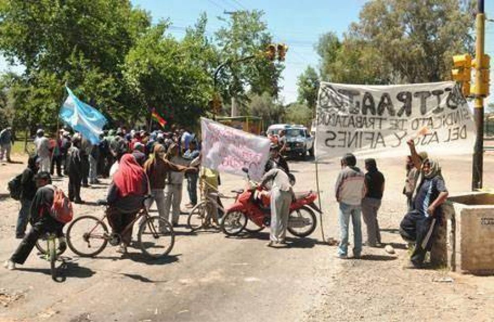 Ajeros levantaron el piquete en Ruta 50 en Maip� pero advirtieron que podr�an volver a protestar