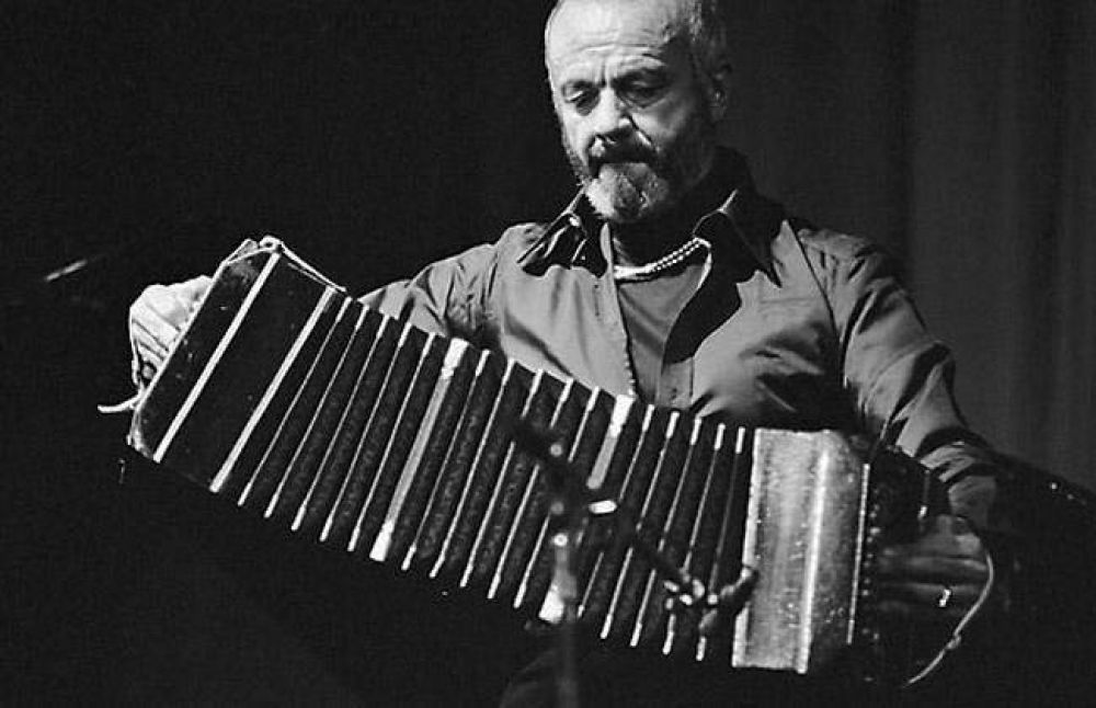 Una escultura de Astor Piazzolla en Mar del Plata