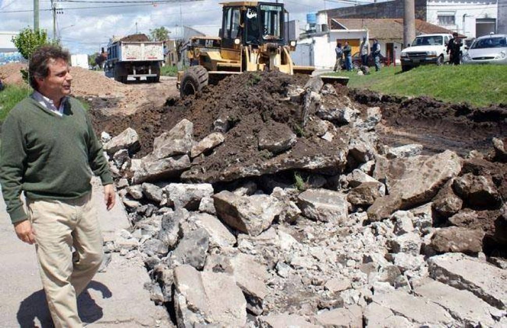 Comenz� la obra de recuperaci�n de pavimentos de 90 cuadras en el puerto