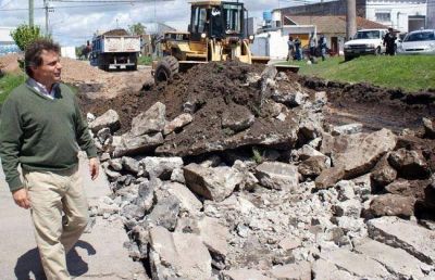 Comenz� la obra de recuperaci�n de pavimentos de 90 cuadras en el puerto