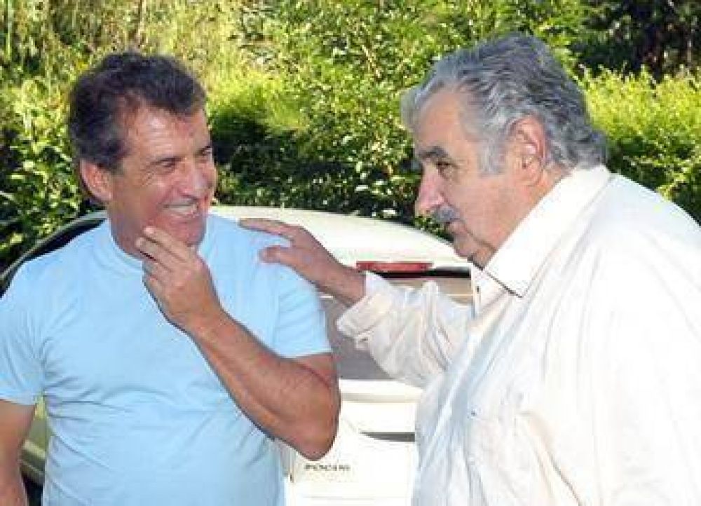 Urribarri se re�ne con Mujica en Montevideo 