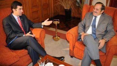 Alperovich volvi� a criticar a la oposici�n y dijo que el pa�s �seguir� bien� 