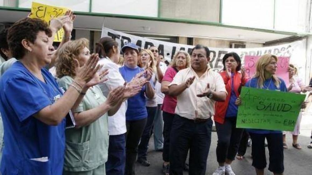 La salud manifest� su reclamo y enferm� de caos a la ciudad