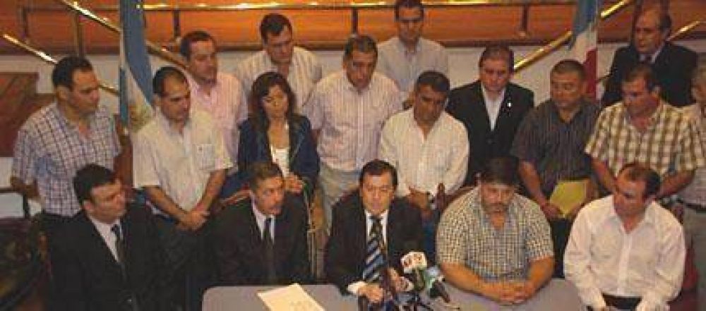 A fin de a�o habr� una suma fija para los estatales y subir�n un 22% las asignaciones familiares 