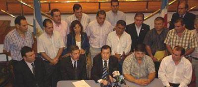 A fin de a�o habr� una suma fija para los estatales y subir�n un 22% las asignaciones familiares 