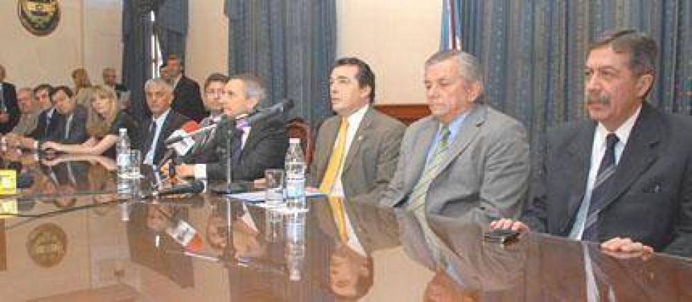 Madres de Plaza de Mayo proyecta la creaci�n de dos hospitales en el interior 