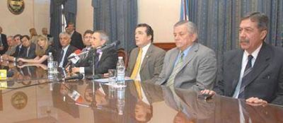 Madres de Plaza de Mayo proyecta la creaci�n de dos hospitales en el interior 
