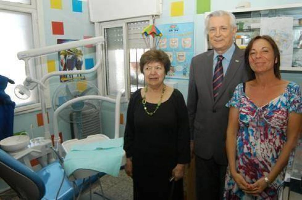 San Martin - PROYECTO SONRISAS   IVOSKUS Y LA EMBAJADORA DE ESTADOS UNIDOS ENTREGARON APARATOLOG�A ODONTOL�GICA EN JOS� LE�N SU�REZ  