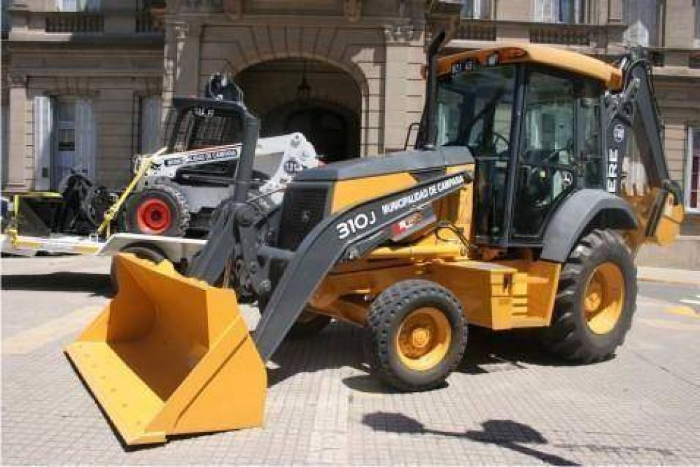Adquiridas a trav�s de un convenio con Provincia Leasing  El Municipio present� las nuevas maquinarias que renovar�n el parque automotor de Obras P�blicas