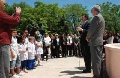 Posse inaugur� nueva plaza y afirm�: "va a ser disfrutada sin sentir la inseguridad"