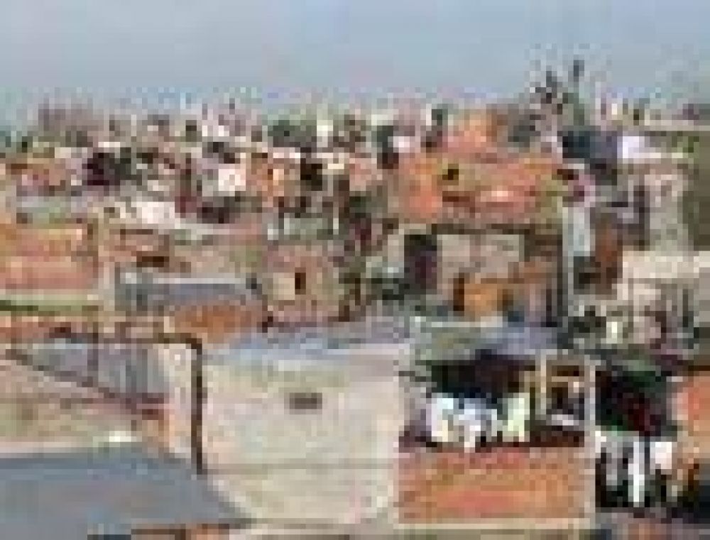 Apuntan al Gobierno por falta de servicios en las villas