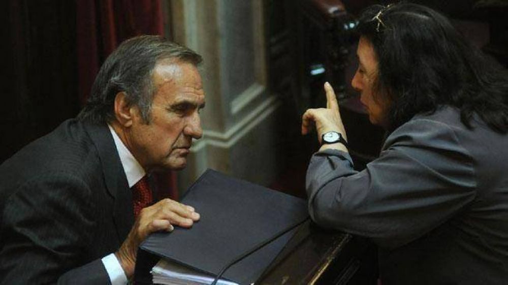 Reutemann se alej� del PJ disidente y arm� un revuelo