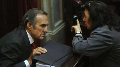 Reutemann se alej� del PJ disidente y arm� un revuelo