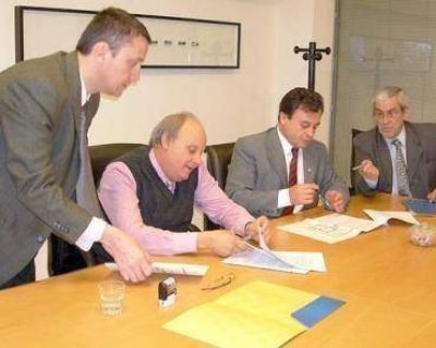 Se firm� el convenio por el edificio del Correo
