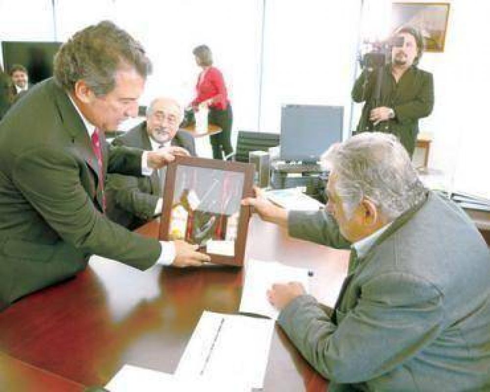 U rribarri y Mujica ratificaron la arm�nica relaci�n