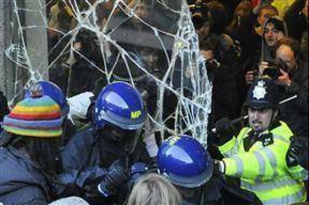 Una violenta manifestaci�n estudiantil sacudi� Londres