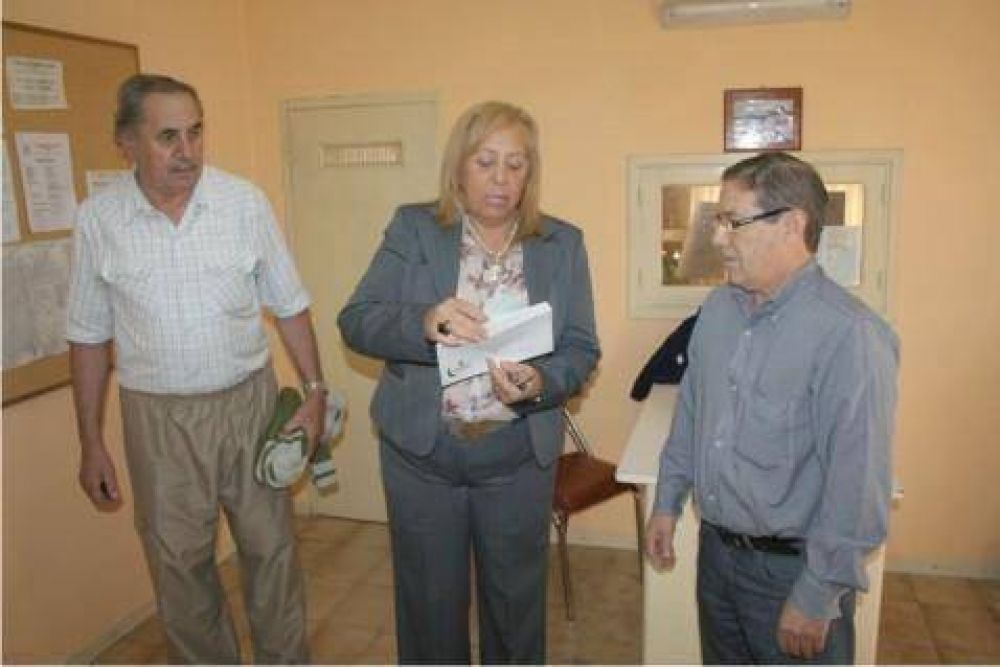 En su Despacho Municipal  La Intendente Giroldi entreg� subsidios a entidades locales
