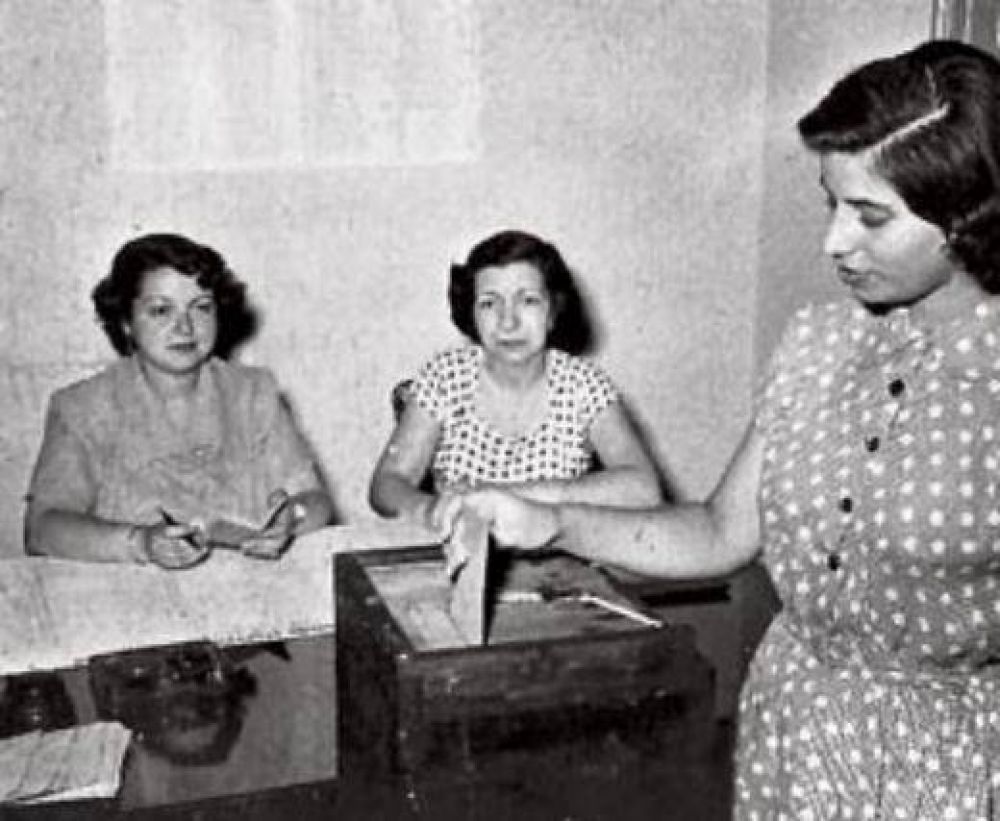   Efem�ride Voto Femenino  El 11 de noviembre de 1951, comienza la verdadera integraci�n de la mujer a la vida pol�tica argentina.