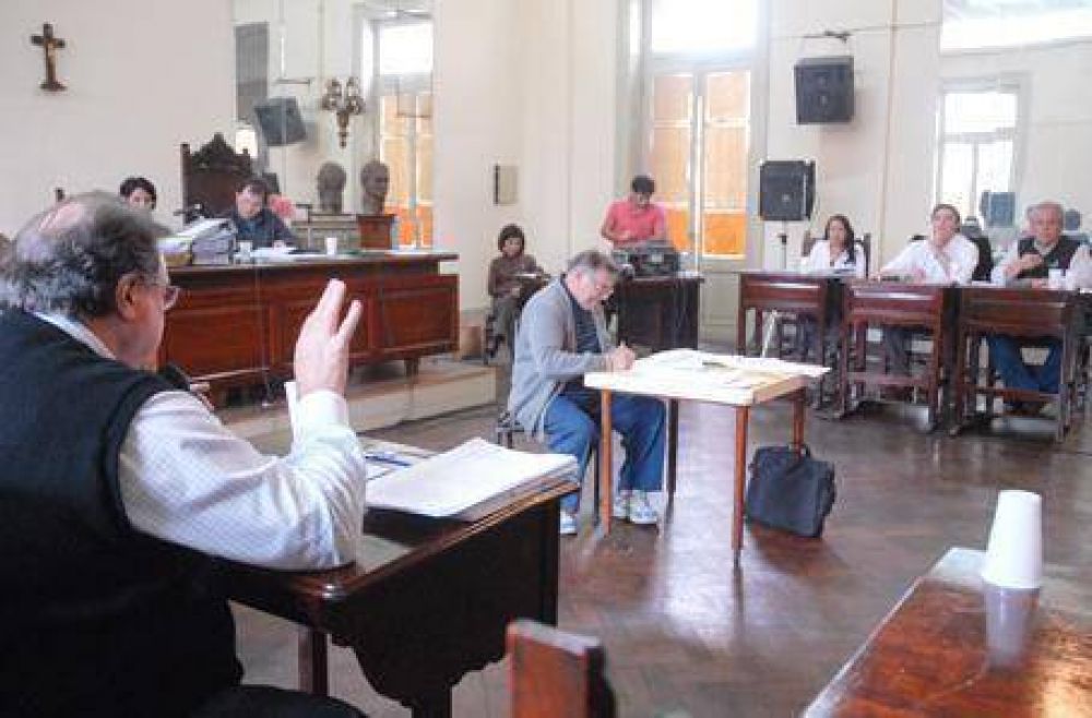 POR LA DENUNCIA CONTRA MIGUEL PRINCE El Concejo aprob� conformar una comisi�n especial