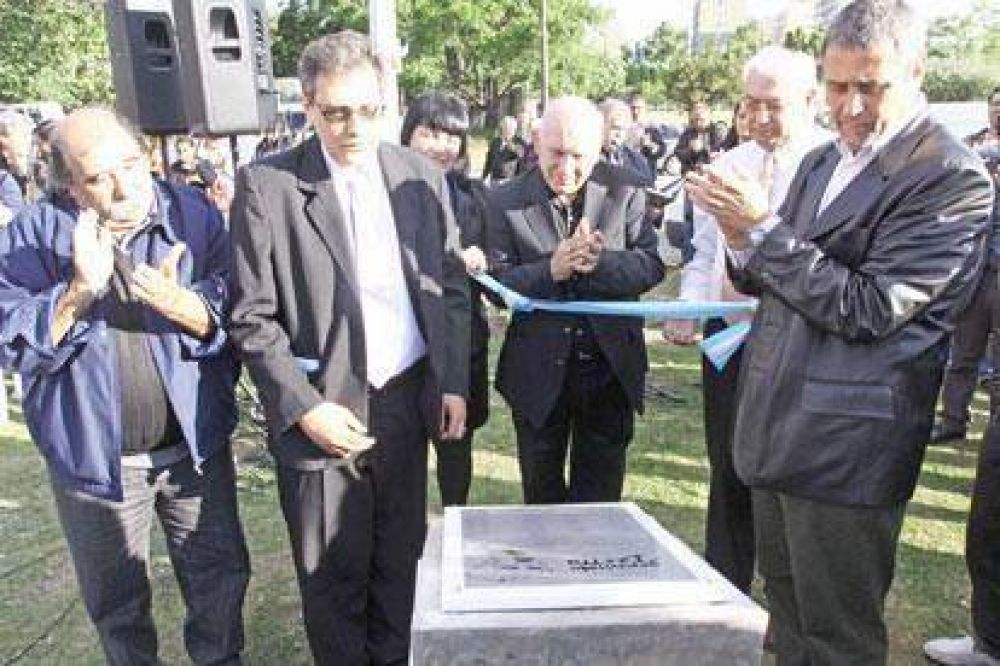 El Intendente inaugur� una plazoleta en homenaje a los trabajadores municipales