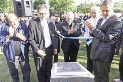 El Intendente inaugur� una plazoleta en homenaje a los trabajadores municipales