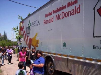 Una unidad pedi�trica m�vil atendi� gratis a 100 chicos