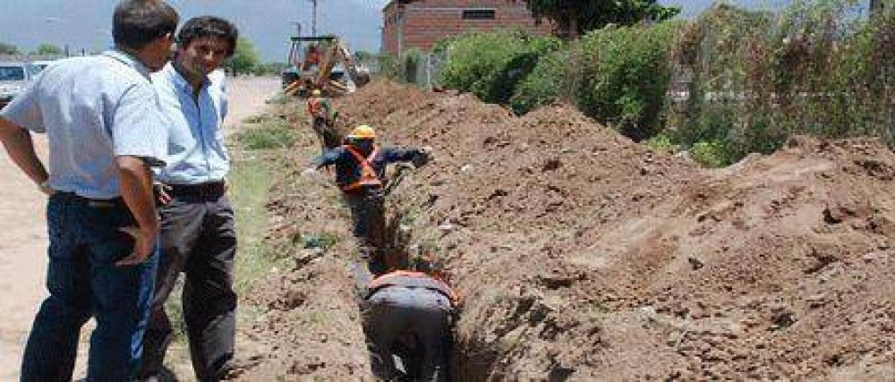 Avanzan obras para mejorar la provisi�n del agua potable Marco Maciel Juan Luna Corzo constatan el avance de las Obras