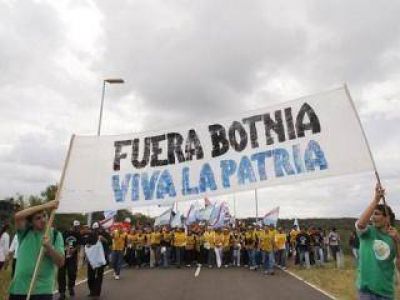 Los asamble�stas criticaron la visita de Urribarri y de empresarios a Uruguay