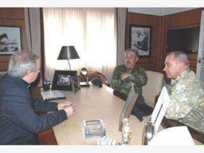 Visita protocolar de jefes militares al gobernador