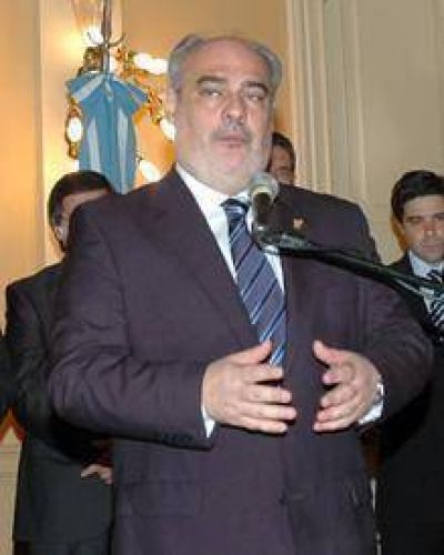 El gobernador Colombi eligi� una radio porte�a para negar todo