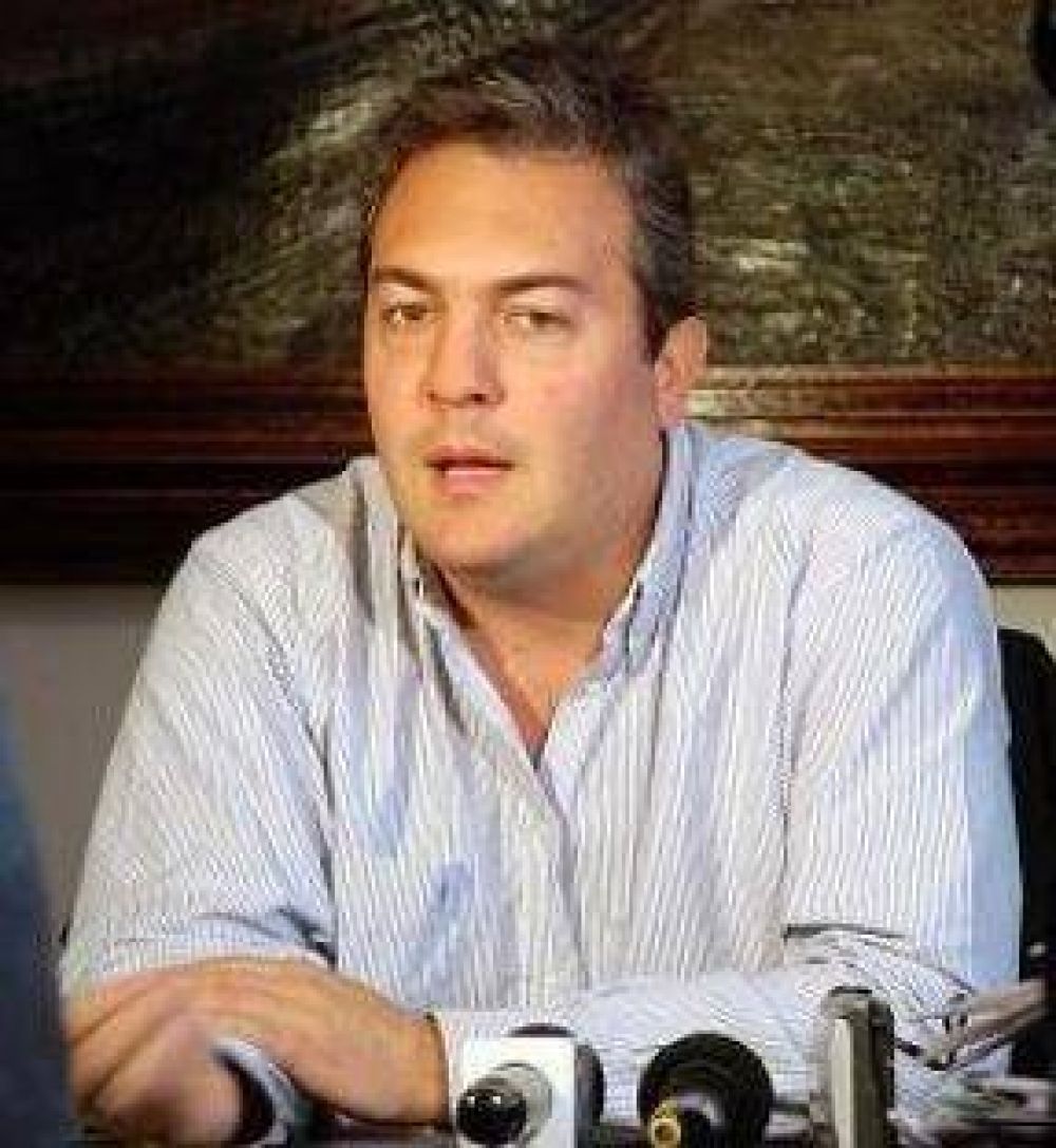 El agua potable, la llave de Scioli para alinear a Breitenstein 
